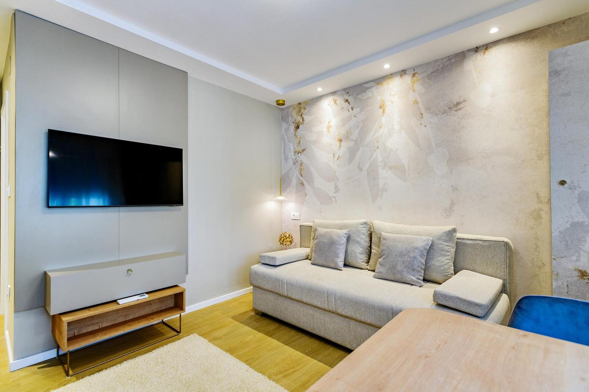 Stylish - Near Bridge Apartment