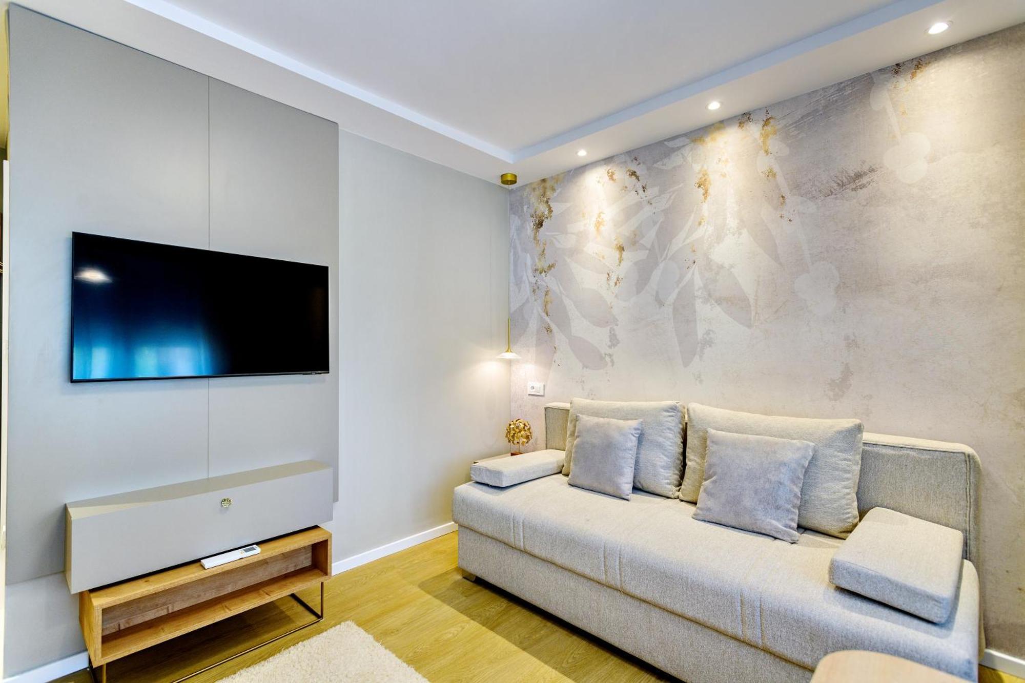 Stylish - Near Bridge Apartment