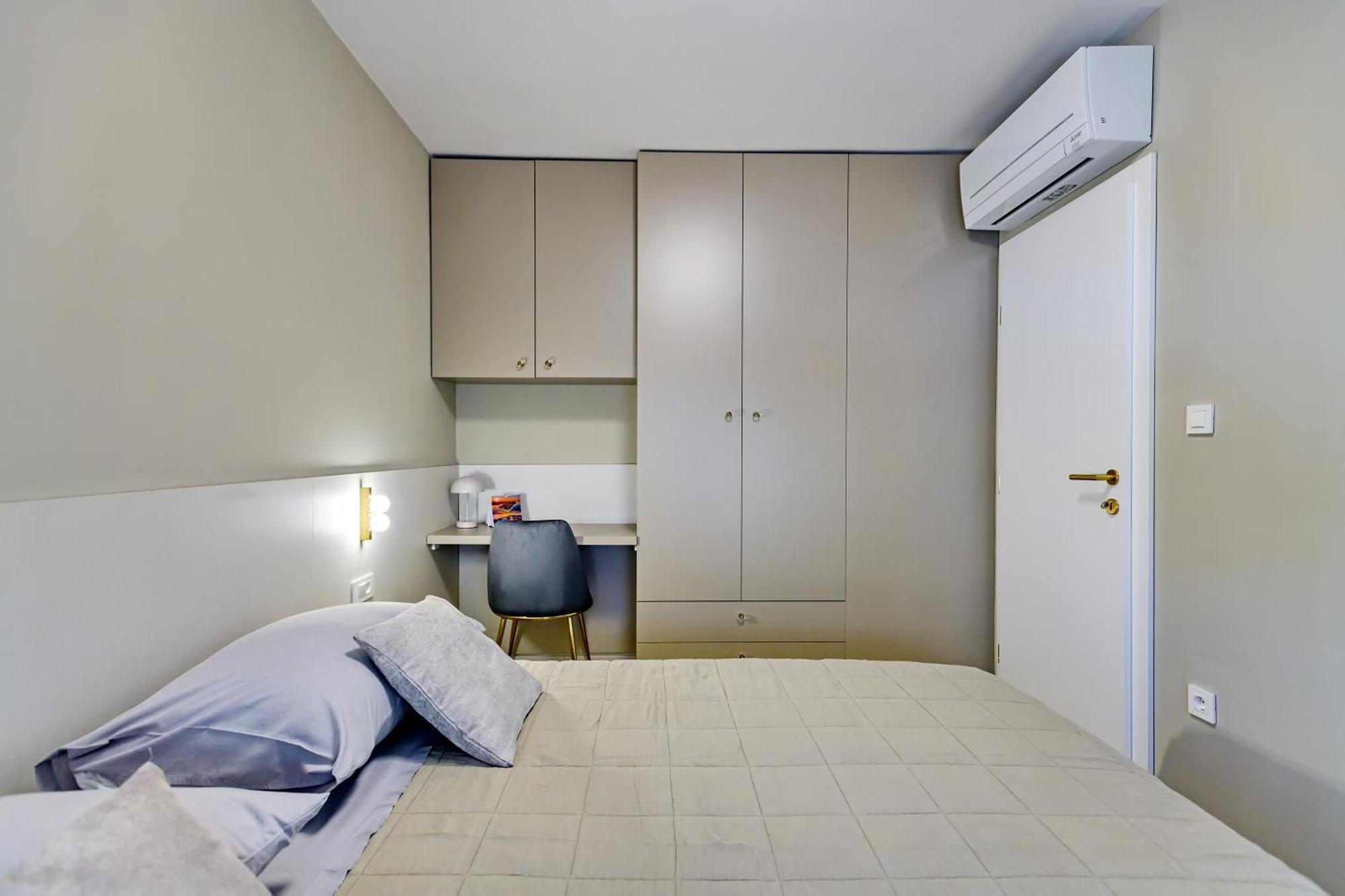 Stylish - Near Bridge Apartment