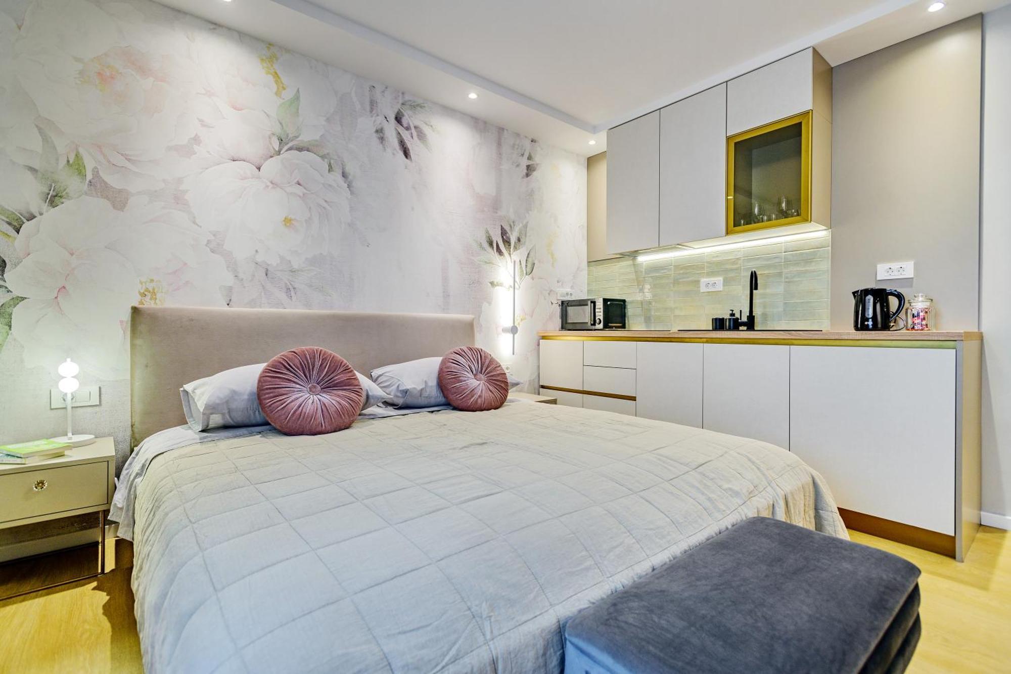 Stylish - Near Bridge Apartment