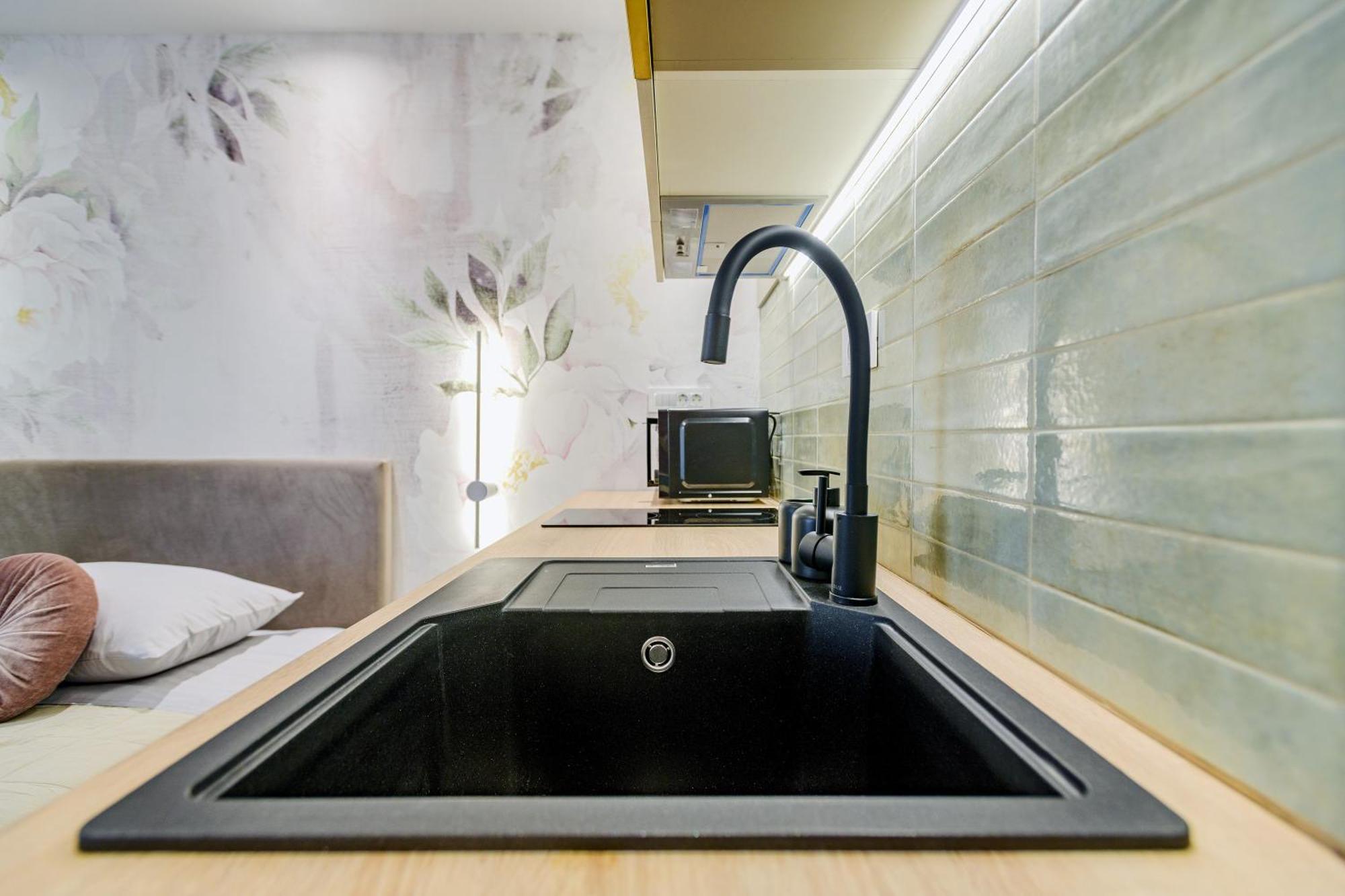 Stylish - Near Bridge Apartment