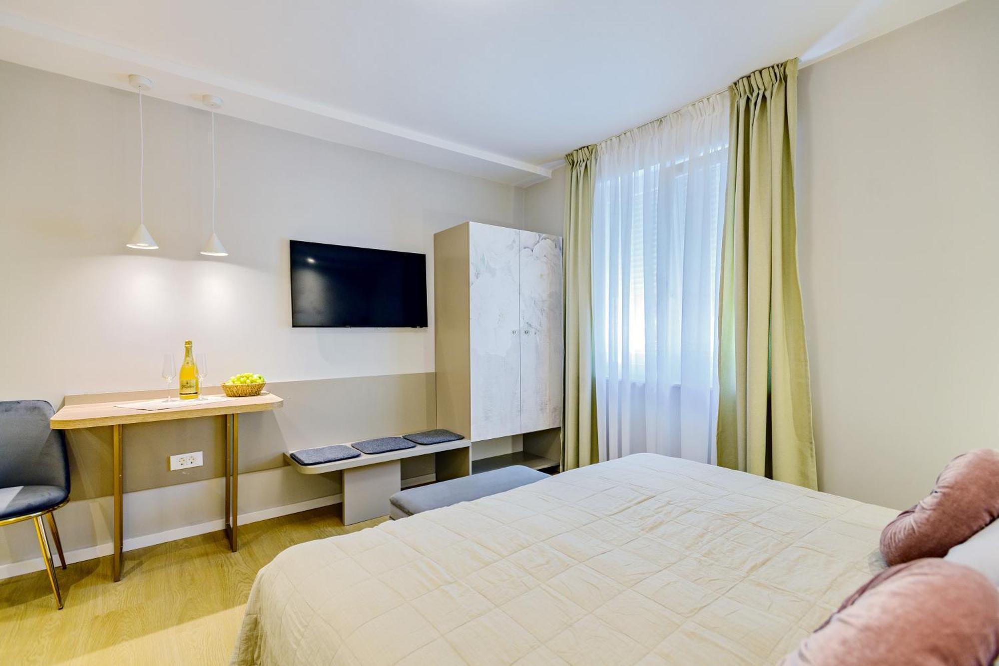 Stylish - Near Bridge Apartment