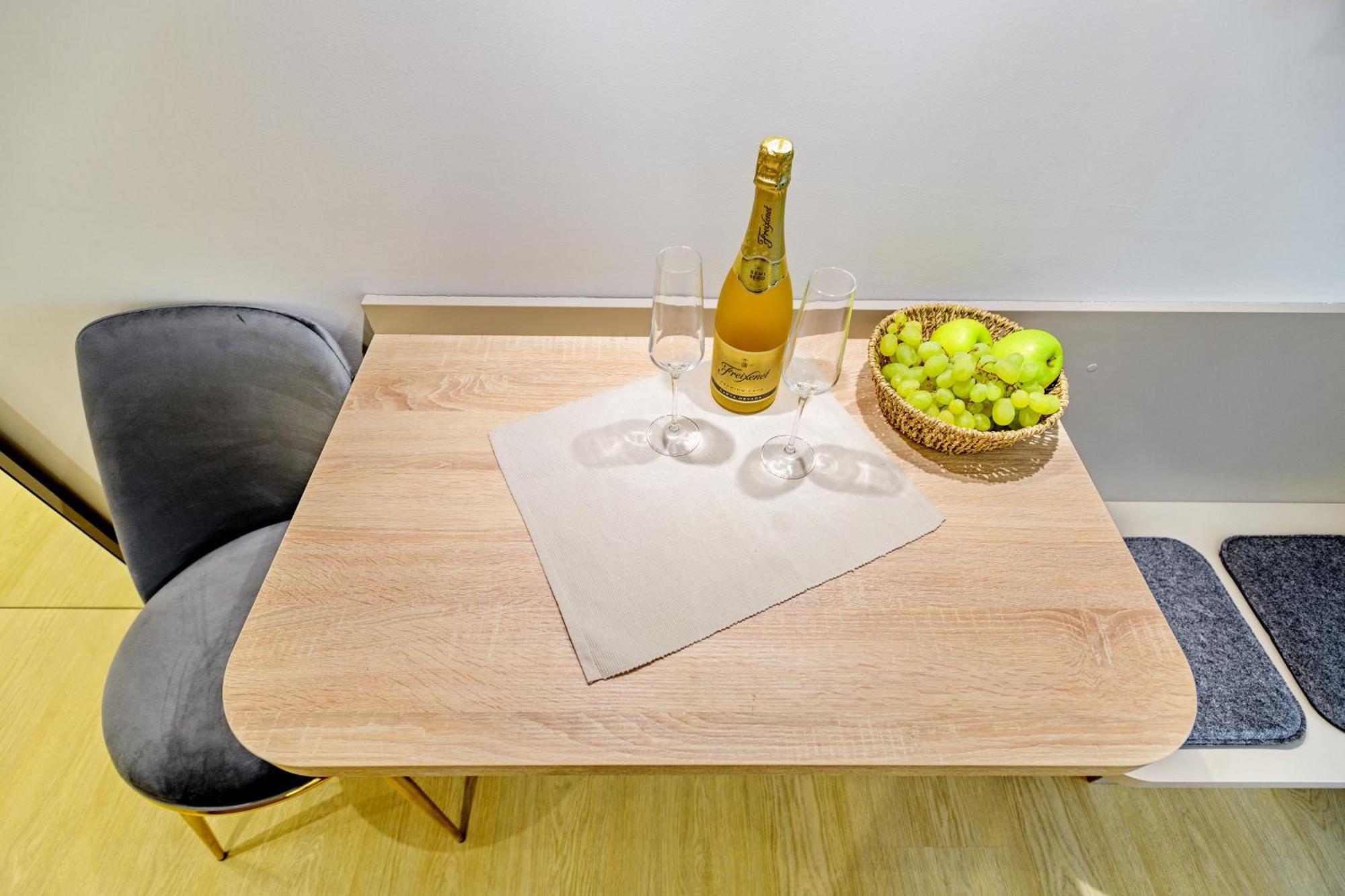 Stylish - Near Bridge Apartment