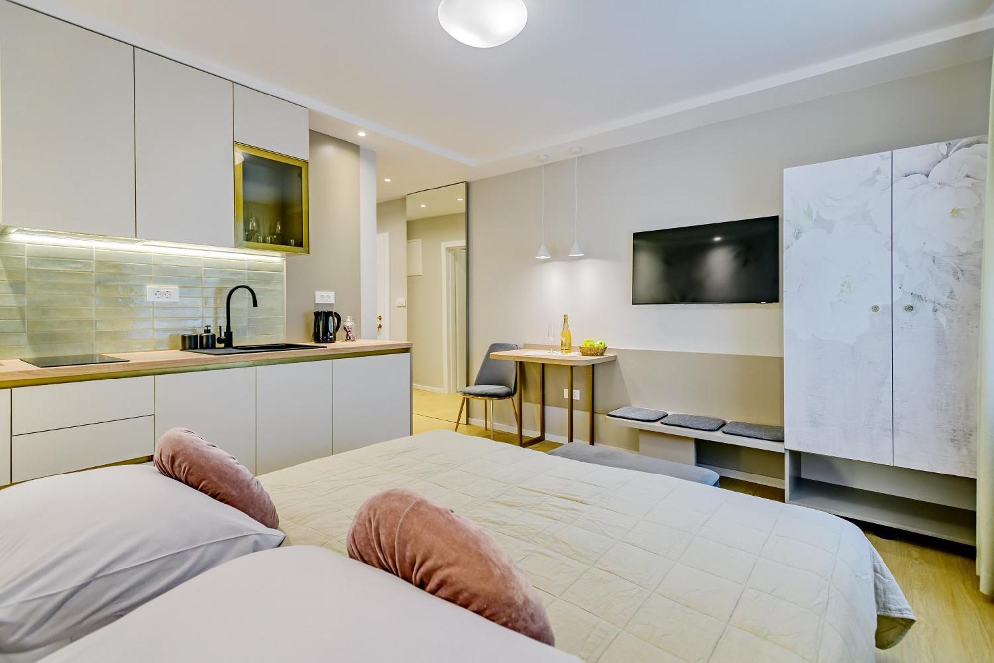 Stylish - Near Bridge Apartment